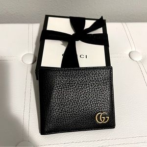 GUCCI MENS MARMONT LEATHER BI-FOLD WALLET